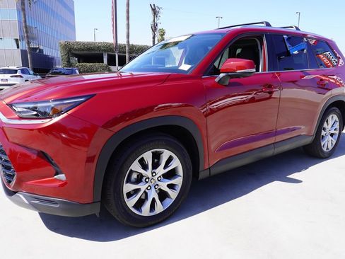 Certified 2024 Toyota Grand Highlander FWD image 4