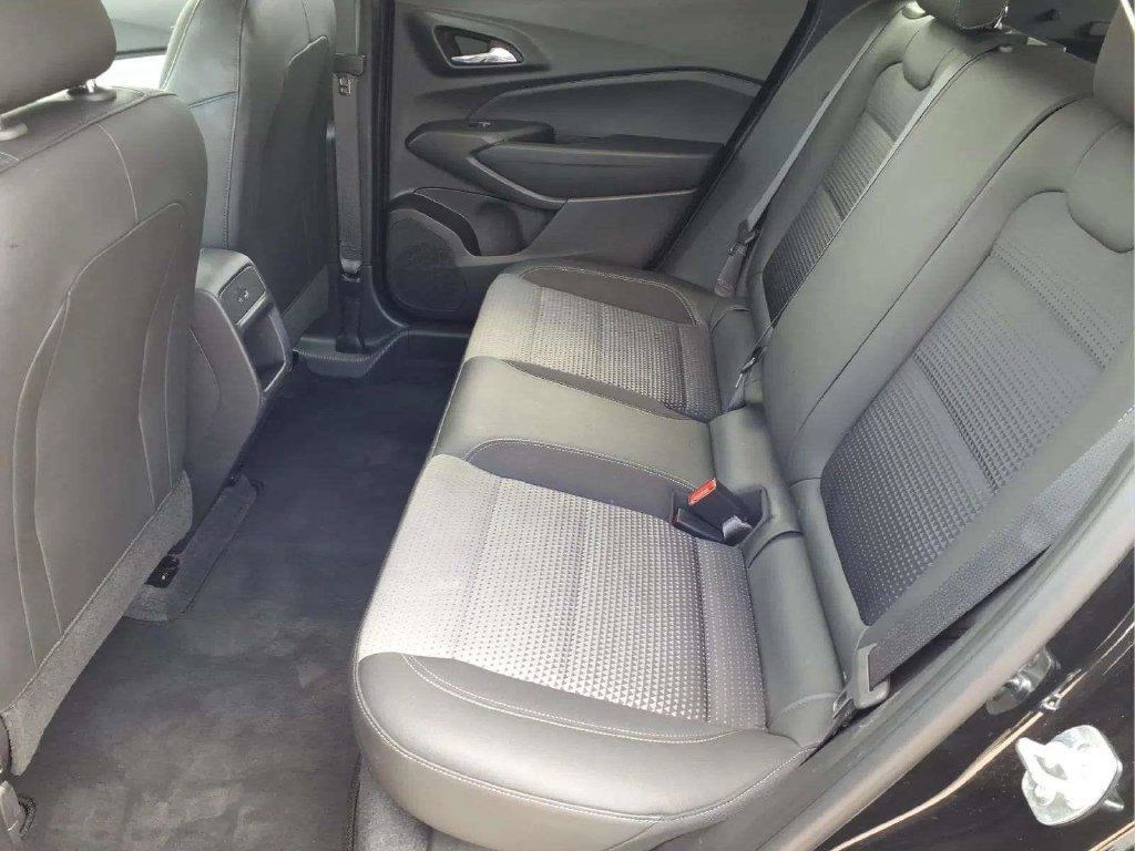Used 2025 Chevrolet Trax LT FWD image 14