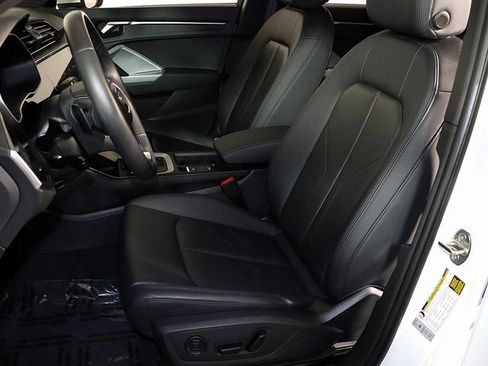 Used 2025 Audi Q3 2.0T Premium image 4