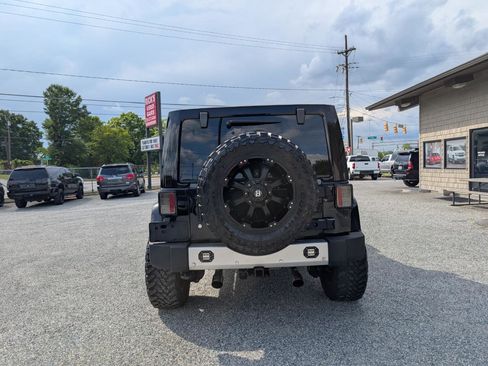 Used 2014 Jeep Wrangler Unlimited Sahara AWD/4WD image 8