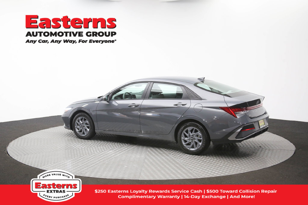 Used 2025 Hyundai Elantra Hybrid FWD image 62