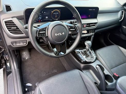 Used 2024 Kia Seltos EX FWD image 9