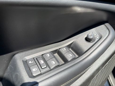 Used 2023 Jeep Grand Cherokee L Laredo RWD image 15