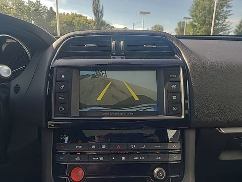 Used 2018 Jaguar F-PACE Premium AWD/4WD image 23