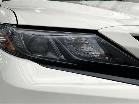 Used 2024 Toyota Camry SE image 32