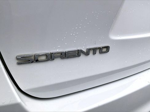 Used 2019 Kia Sorento LX image 22