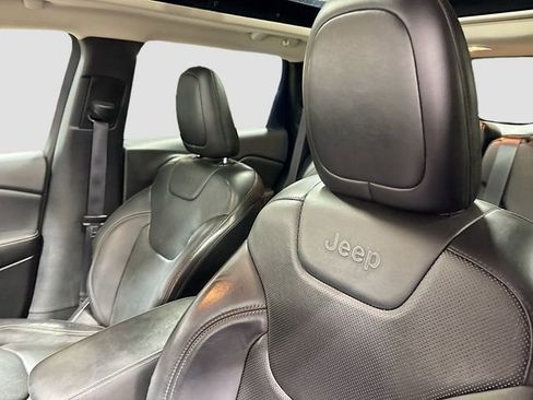 Used 2018 Jeep Cherokee Limited w/ Technology Group AWD/4WD image 22