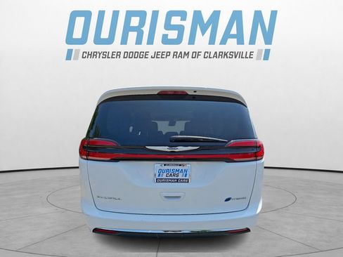 Used 2022 Chrysler Pacifica Touring-L FWD image 5