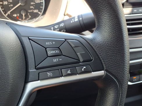 Used 2025 Nissan Altima 2.5 SV FWD image 24
