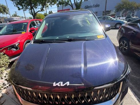 Used 2025 Kia Carnival FWD image 2