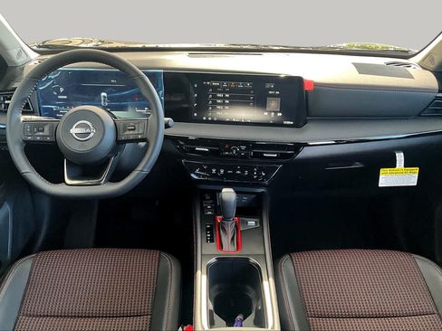New 2026 Nissan Kicks SR w/ SR Premium Package FWD image 5
