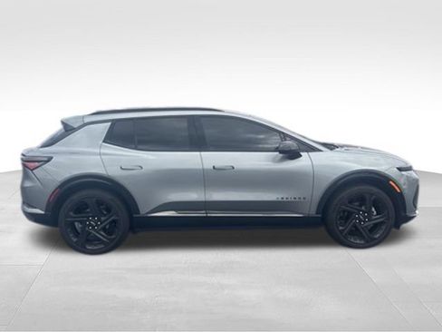 Certified 2024 Chevrolet Equinox EV RS FWD image 3