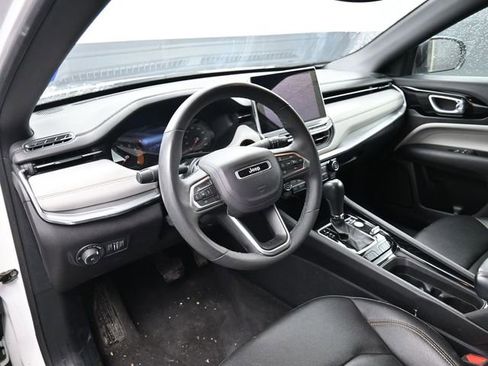 Used 2024 Jeep Compass Limited image 19