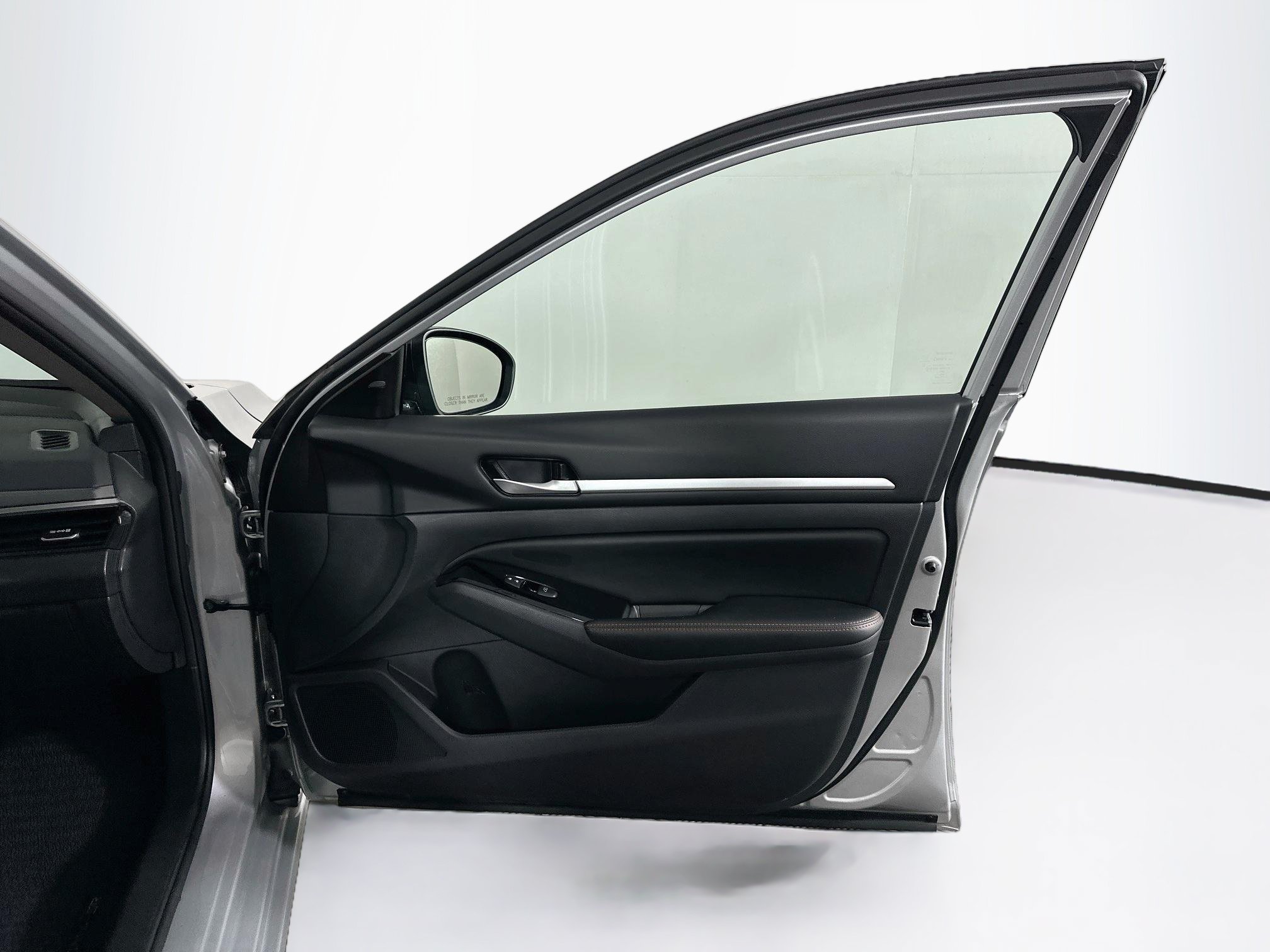 Used 2025 Nissan Altima 2.5 SR FWD image 30