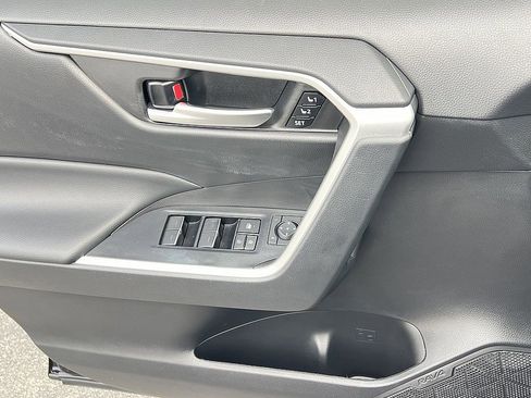 Used 2023 Toyota RAV4 XLE Premium image 21