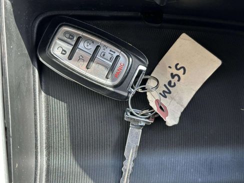 Used 2020 Chrysler Pacifica Touring-L Plus image 32