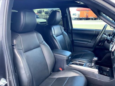 Used 2022 Toyota Tacoma Limited AWD/4WD image 13