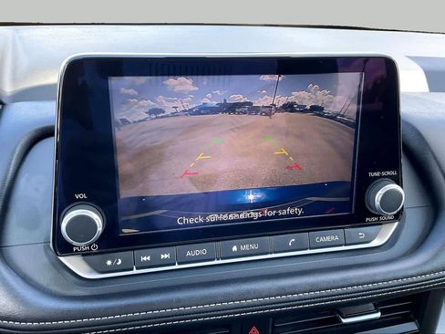 Used 2025 Nissan Rogue SV FWD image 25