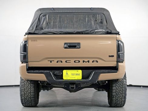 Used 2020 Toyota Tacoma TRD Sport image 10