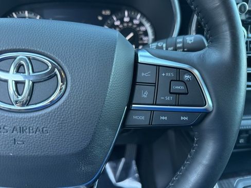 Used 2020 Toyota Highlander Limited image 16