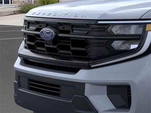 New 2026 Ford Expedition Active image 17