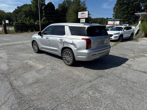 Used 2024 Hyundai Palisade Calligraphy FWD image 3