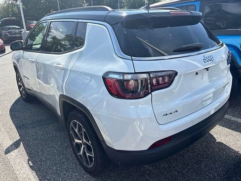 Used 2025 Jeep Compass Limited AWD/4WD image 13