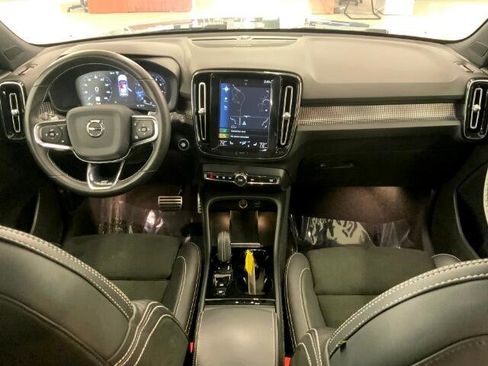 Used 2020 Volvo XC40 T5 R-Design image 8