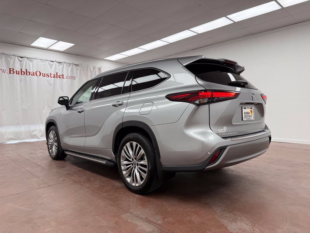 Used 2025 Toyota Highlander Platinum AWD/4WD image 3