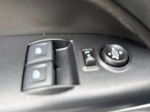 Used 2022 Chevrolet Colorado LT w/ Fleet Safety Package image 21