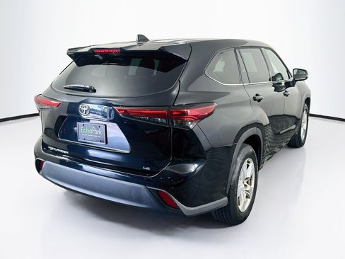 Used 2022 Toyota Highlander LE FWD image 9