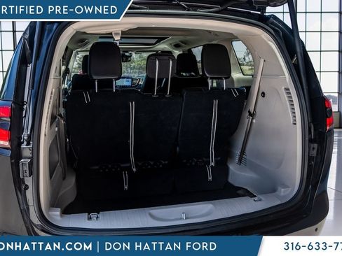 Used 2023 Chrysler Pacifica Limited FWD image 28