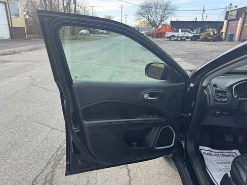 Used 2018 Jeep Compass Limited w/ Navigation Group AWD/4WD image 11