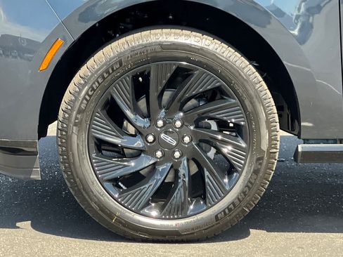 New 2026 Lincoln Navigator L Reserve AWD/4WD image 28