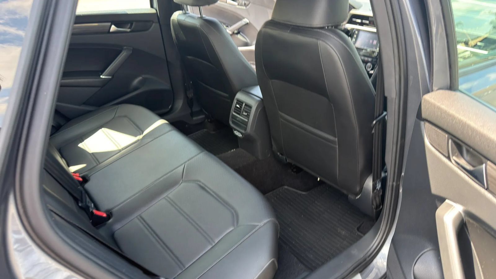 Used 2021 Volkswagen Passat 2.0T R-Line FWD image 17