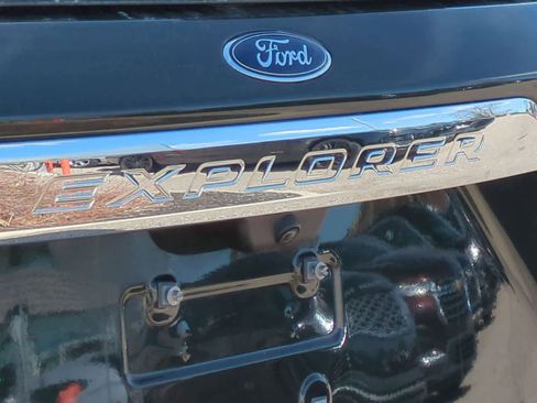 Used 2023 Ford Explorer XLT w/ Equipment Group 202A AWD/4WD image 13