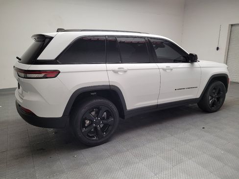 Used 2023 Jeep Grand Cherokee Altitude AWD/4WD image 10