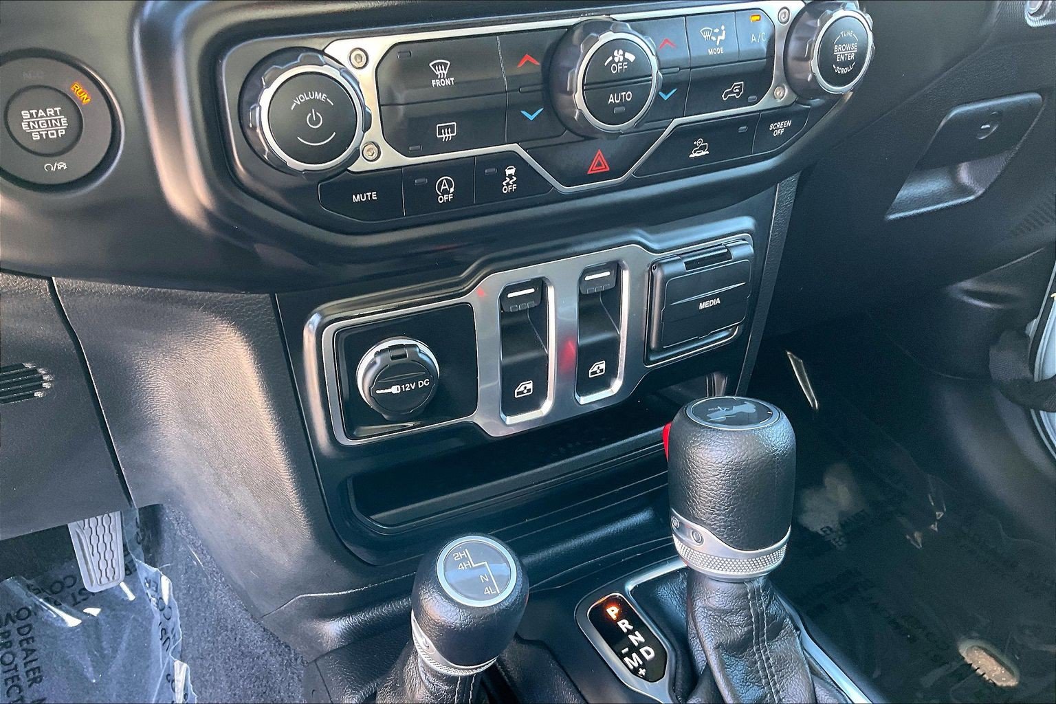 Used 2023 Jeep Wrangler Sport AWD/4WD image 36