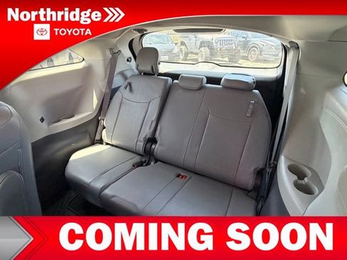 Used 2023 Toyota Sienna XLE FWD image 8