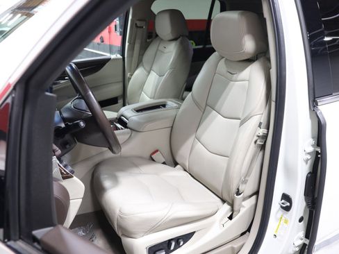 Used 2015 Cadillac Escalade Luxury AWD/4WD image 37