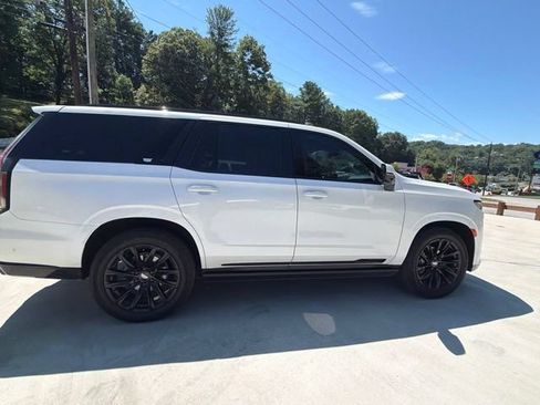 Used 2023 Cadillac Escalade Sport Platinum w/ LPO, ONYX Package AWD/4WD image 6