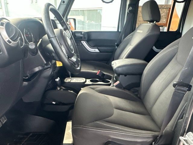 Used 2016 Jeep Wrangler Unlimited Sahara w/ Connectivity Group AWD/4WD image 23