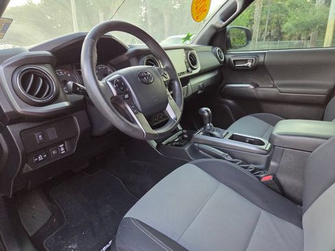 Certified 2020 Toyota Tacoma TRD Off-Road w/ Technology Package AWD/4WD image 26