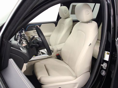 Certified 2025 Mercedes-Benz GLB 250 4MATIC image 19