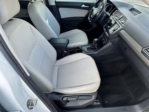 Used 2019 Volkswagen Tiguan SE image 11