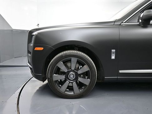 Used 2023 Rolls-Royce Cullinan w/ Technology Package image 12