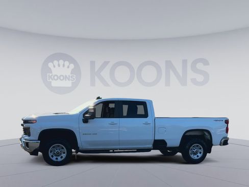 Used 2024 Chevrolet Silverado 3500 LT image 7