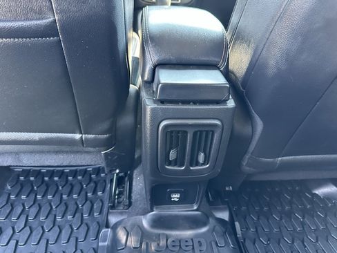 Used 2018 Jeep Compass Latitude image 21