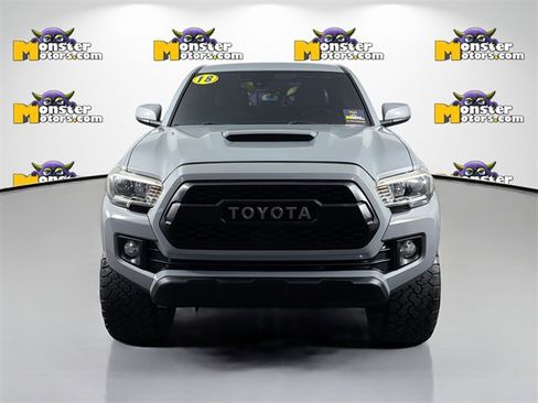 Used 2018 Toyota Tacoma TRD Sport w/ Technology Package image 2