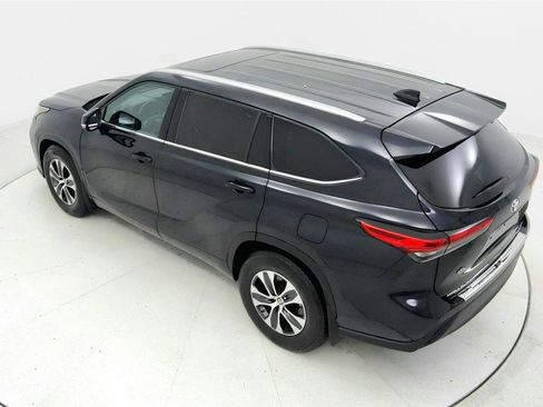 Used 2020 Toyota Highlander XLE AWD/4WD image 15